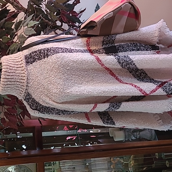 NORTHERN ANGEL CROCHET TURTLE NECK SHAWL/PONCHO - Picture 2 of 8